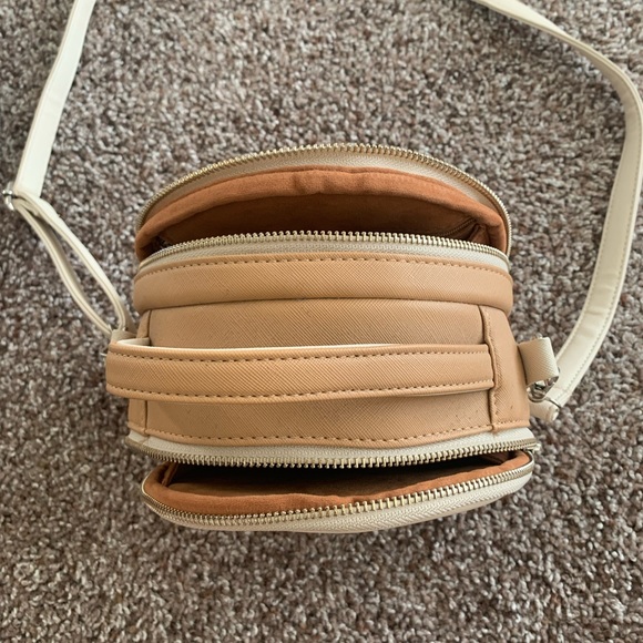 instax mini 9 camera with crossbody - Picture 4 of 9